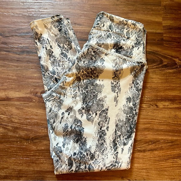 EVCR Snakeskin print Leggings / Yoga Pants - Picture 2 of 4